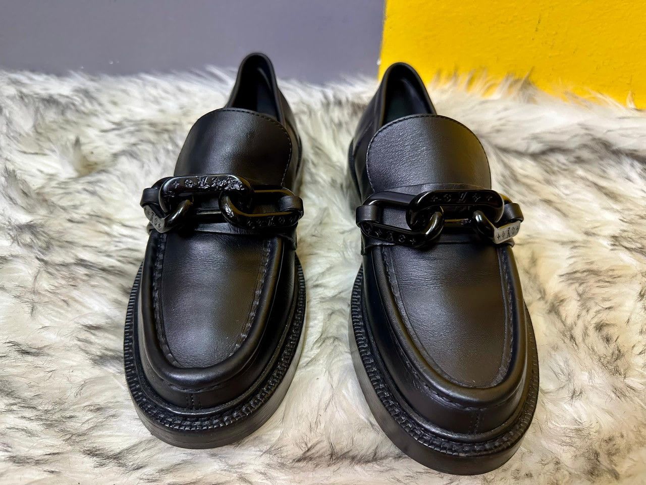 Louis Vuitton Authentic Louis Vuitton Oversized Chain Academy Flat Loafers Size US 6.5 / IT 36.5 - 1 Thumbnail