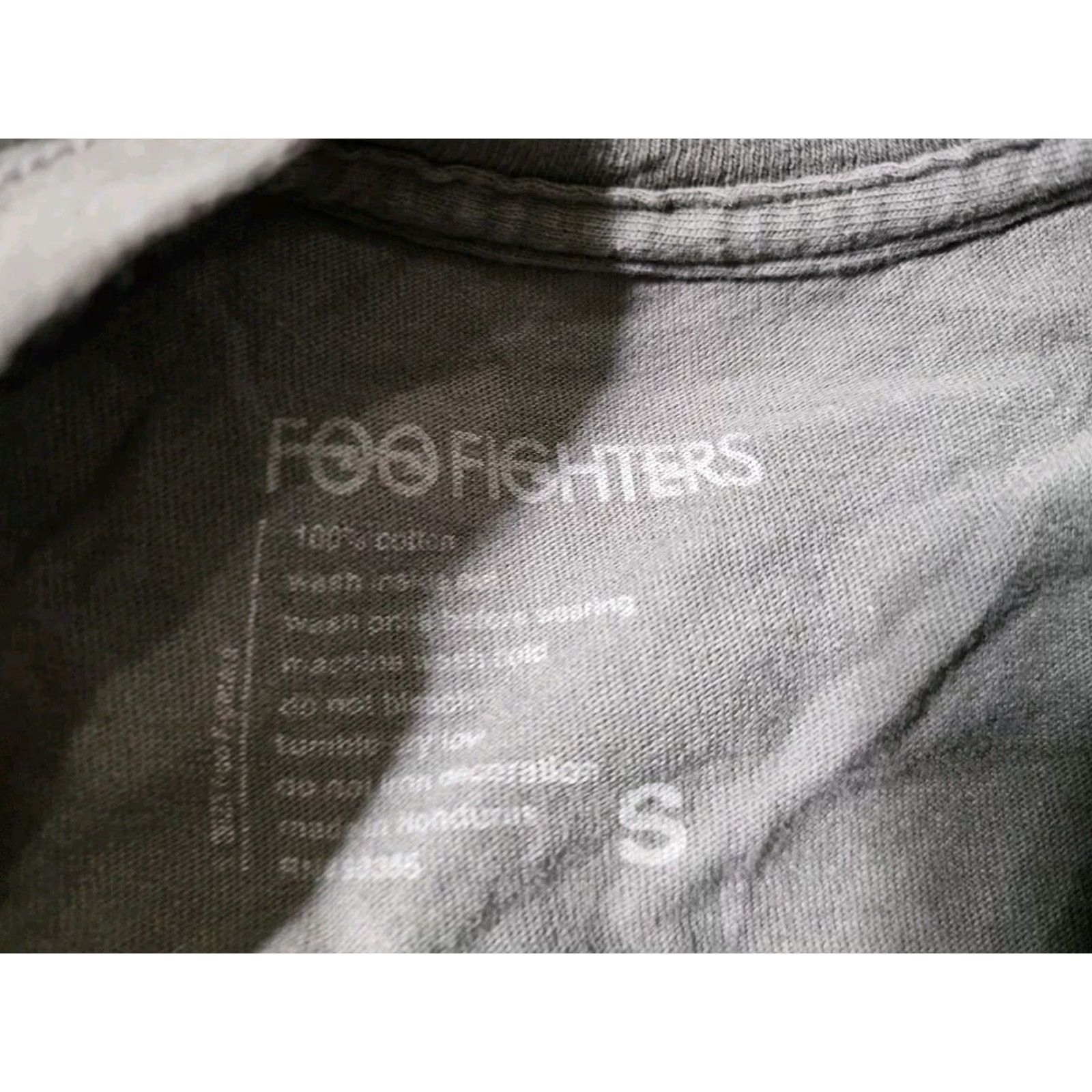Vintage FOO FIGHTERS 90s Distressed Band T-Shirt Adult S Gray Music Rock Unisex Size US S / EU 44-46 / 1 - 5 Thumbnail
