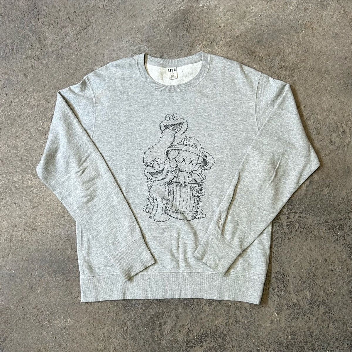 Japanese Brand × Kaws × Uniqlo Kaws x Uniqlo x Sesame Street Trash can Outline Sweatshirt Size US M / EU 48-50 / 2 - 1 Thumbnail