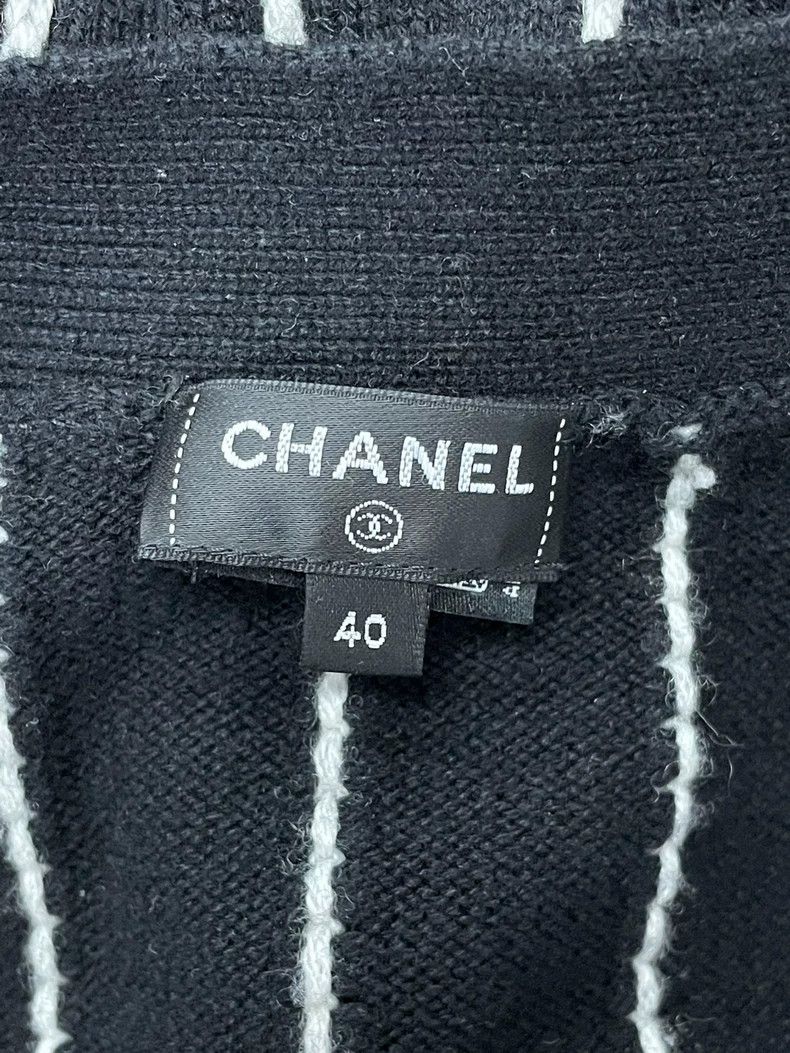 Chanel chanel 23P black and white colour block striped letter cas Size S / US 4 / IT 40 - 4 Thumbnail