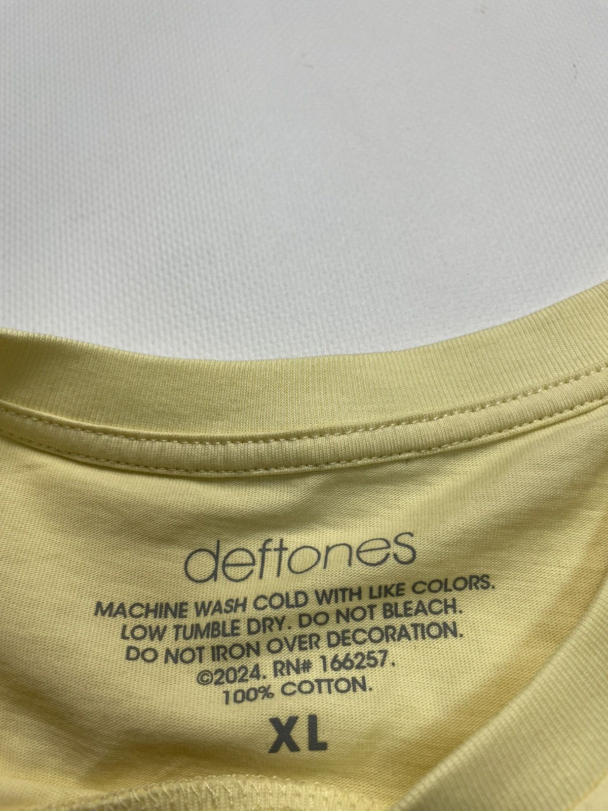 Band Tees Deftones Graphic Yellow Band T-Shirt Size XL Size US XL / EU 56 / 4 - 3 Thumbnail
