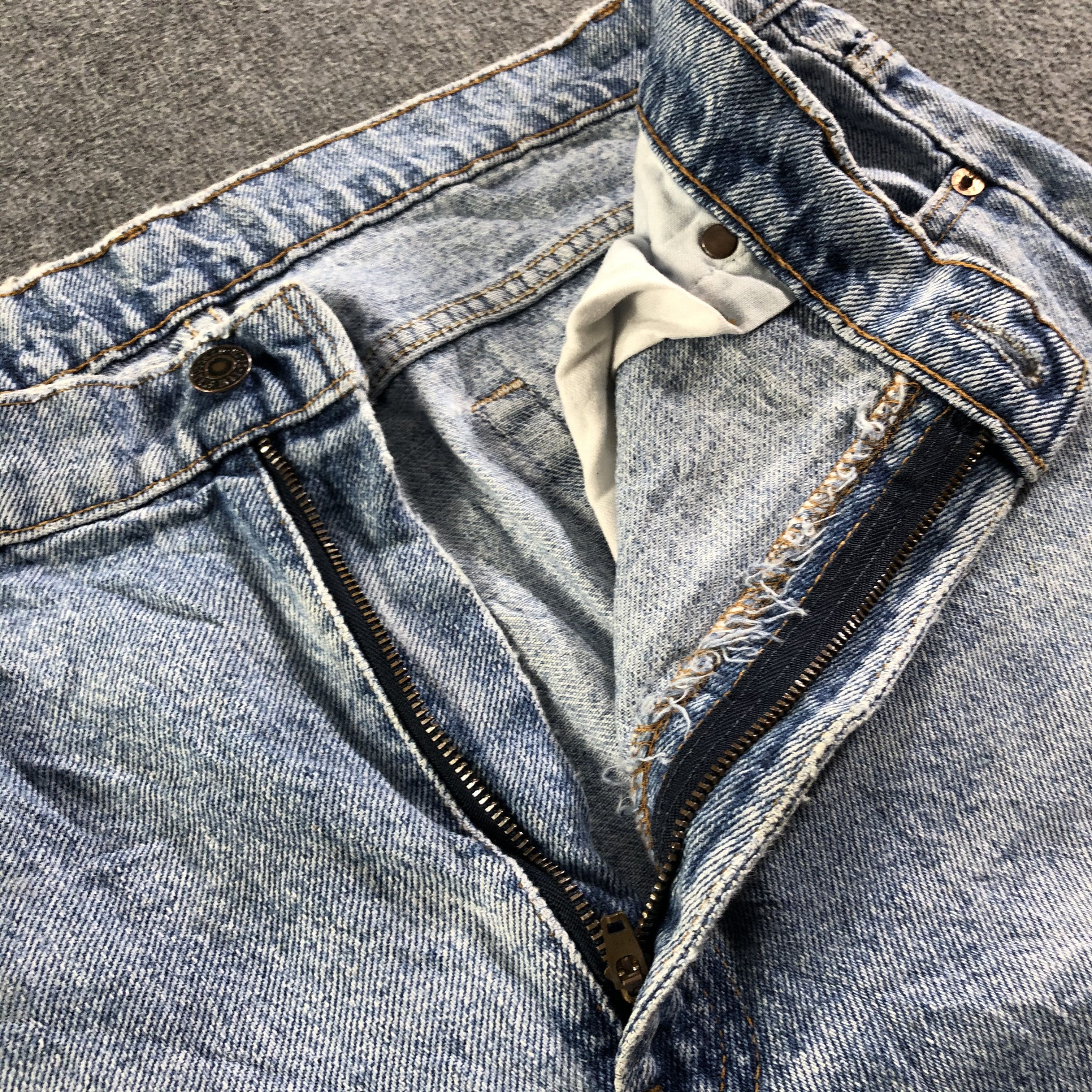 Levi's 90s Vintage Light Wash Levis 505 Jeans-J3265 Size US 35 - 9 Thumbnail