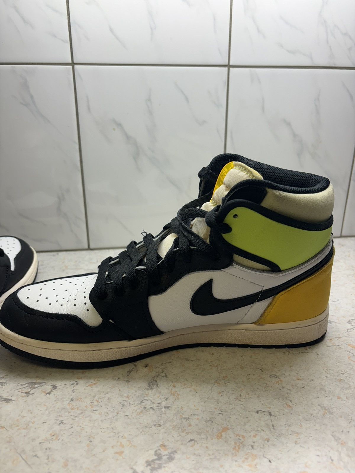 Jordan Brand Air Jordan 1 Retro High OG ‘Volt Gold’ Size US 11.5 / EU 44-45 - 5 Thumbnail