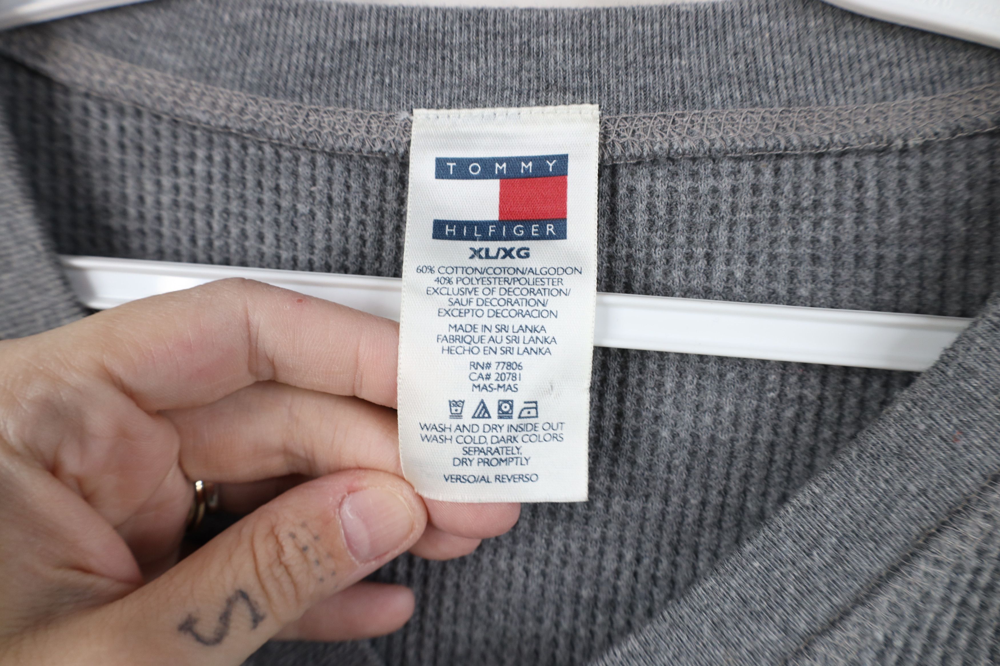 Tommy Hilfiger Vintage 90s Tommy Hilfiger Knit Long Sleeve T-Shirt Gray Size US XL / EU 56 / 4 - 6 Thumbnail