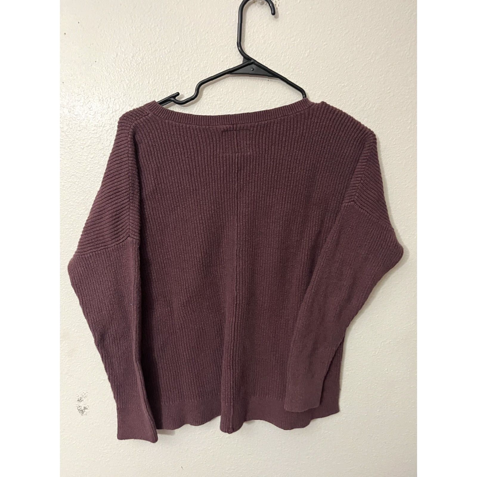 Abercrombie & Fitch Womens Abercrombie & Fitch Ribbed Maroon Knit V-Neck Sweater Size Small Size S / US 4 / IT 40 - 3 Thumbnail