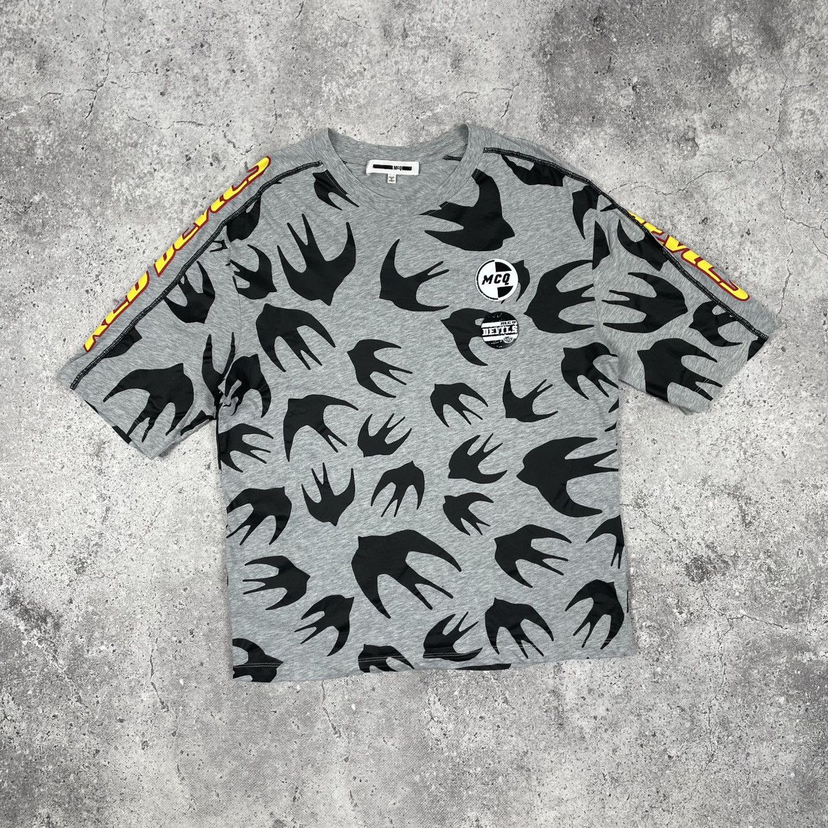 Alexander McQueen × Designer Alexander McQueen Red Devils Swallows Print T Shirt Size US XS / EU 42 / 0 - 4 Thumbnail