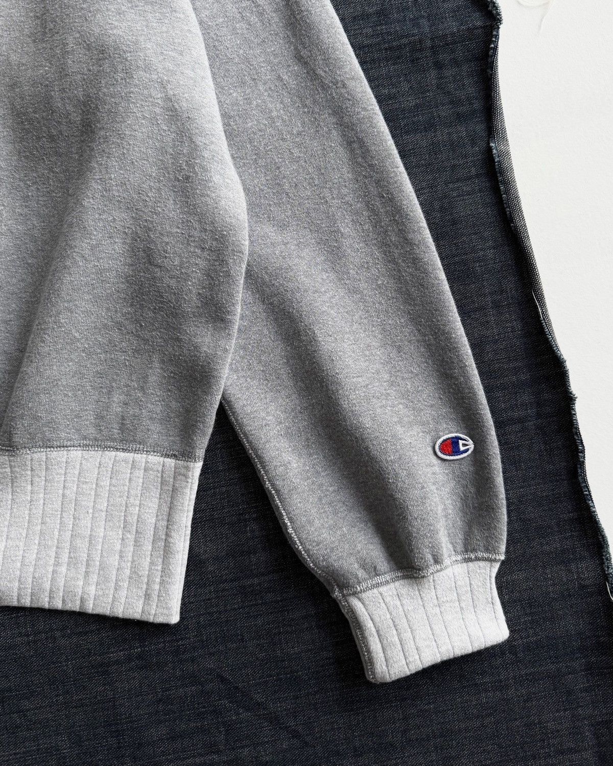 Champion CHAMPION DOUBLE V-GUSSET ARMY CREW SWEATSHIRT Size US XL / EU 56 / 4 - 6 Thumbnail