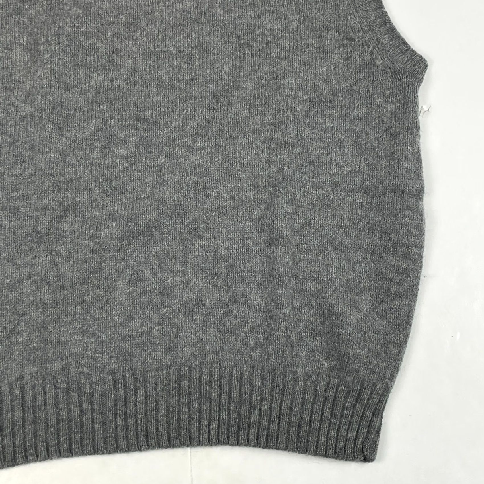 Vintage VINTAGE Elder Beerman Sweater Vest Mens Large Gray Shetland Wool V Neck Golfing Size US L / EU 52-54 / 3 - 4 Thumbnail