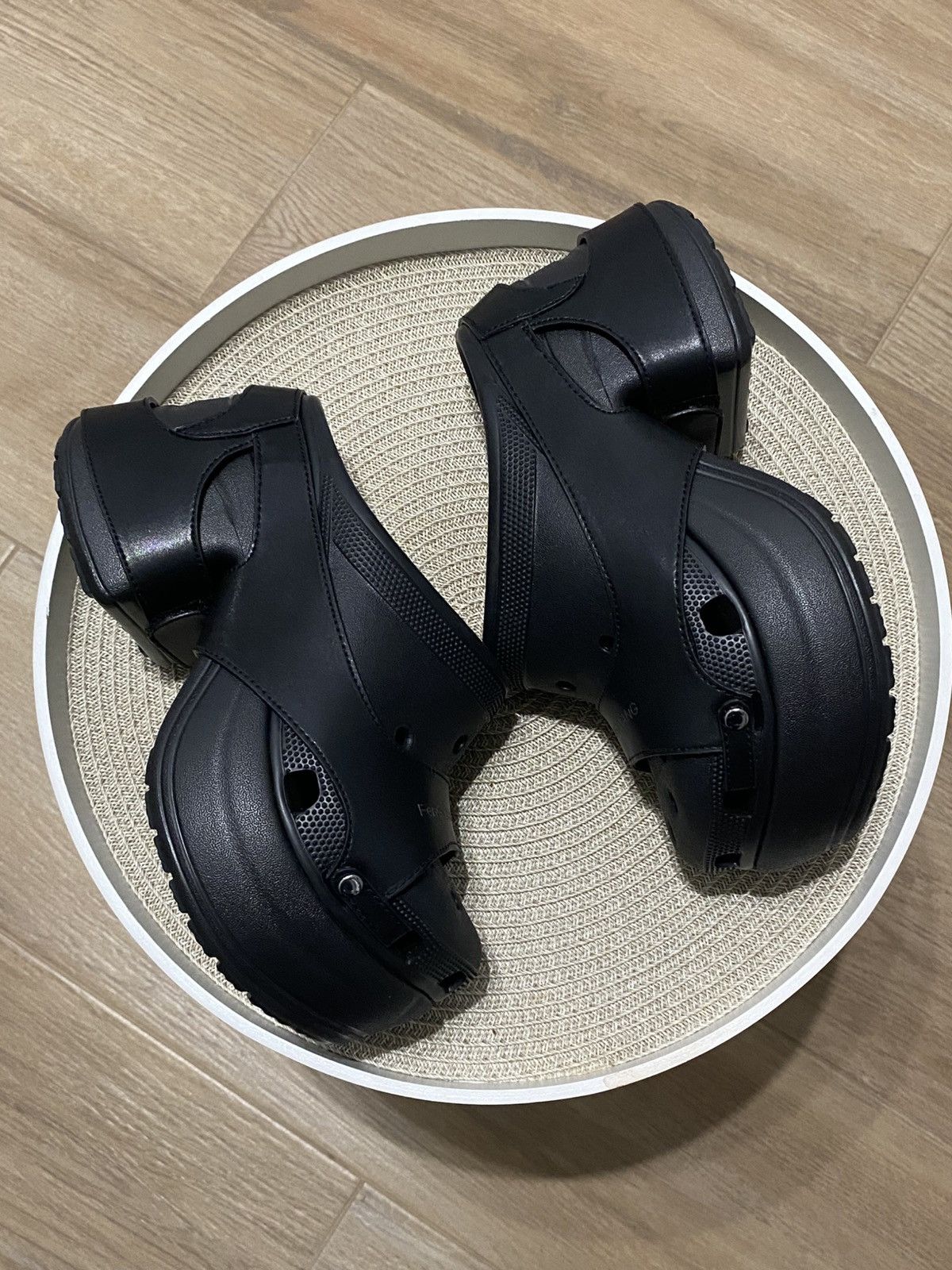 Crocs Crocs x Feng Chen Wang Black Siren Clogs M5 W7 Authentic Size US 7 / IT 37 - 7 Thumbnail