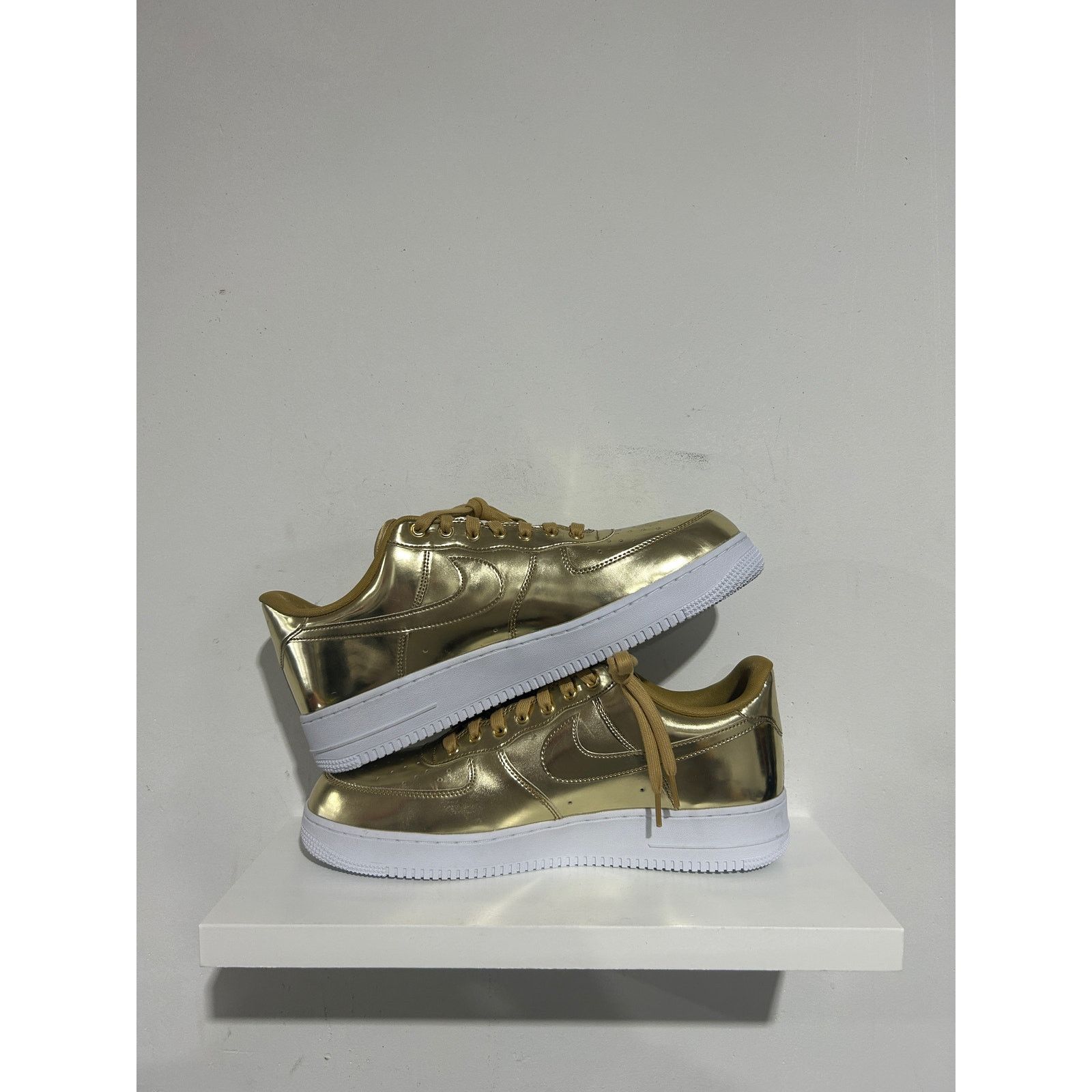 Nike AIR FORCE 1 GOLD METALLIC SIZE 15.5W (14) Size US 15 / EU 48 - 5 Thumbnail
