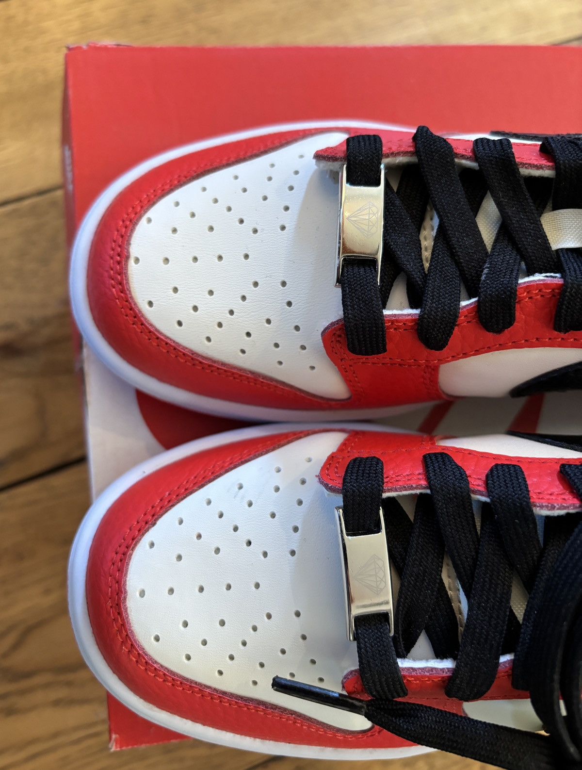 Nike Nike Dunk Low EMB Bulls Chicago GS Size US 5.5 / IT 35.5 - 3 Thumbnail