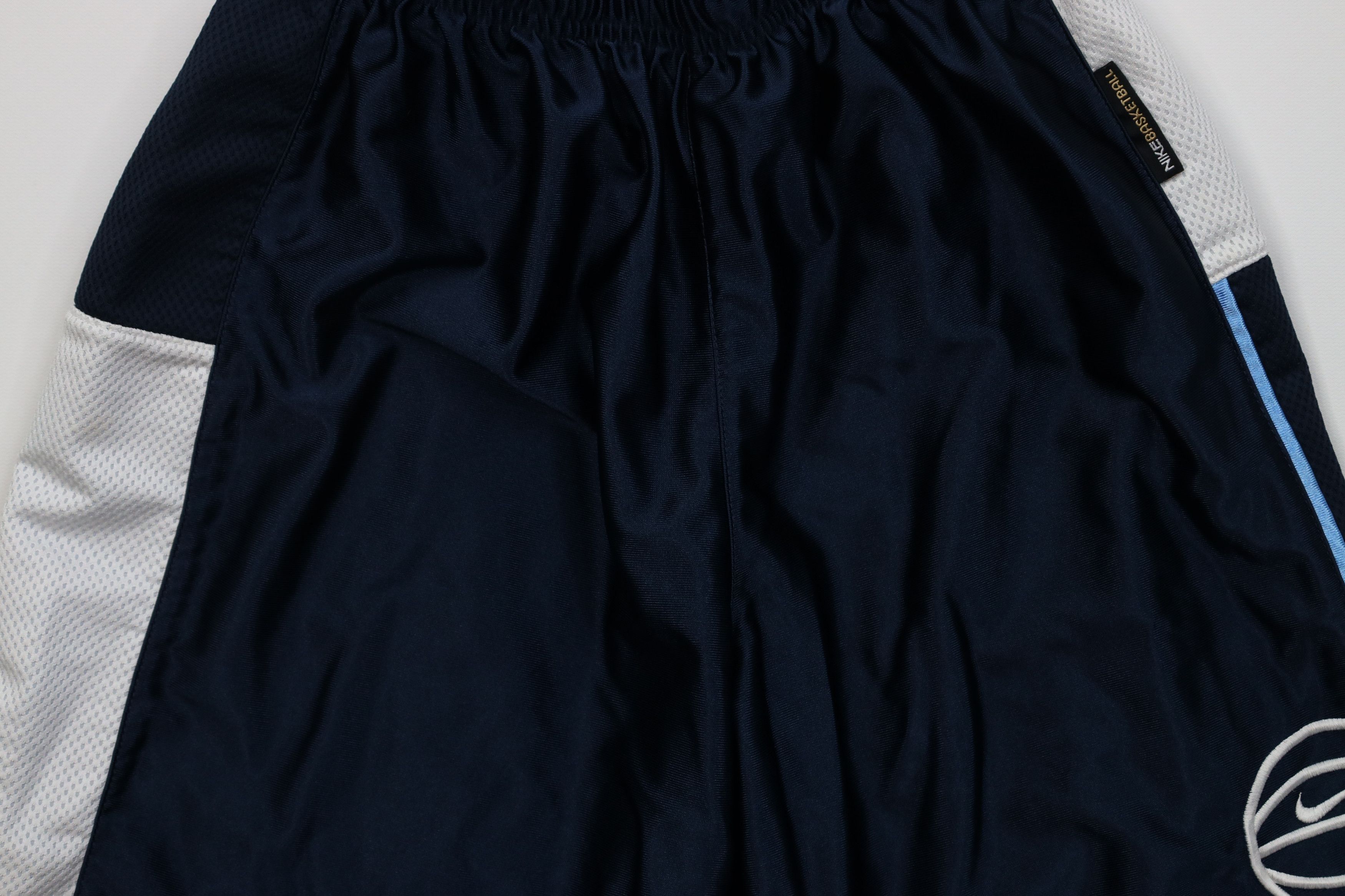 Nike Vintage 90s Y2K Nike Reversible Silky Basketball Shorts Size 24" / US 00 / IT 34 - 13 Thumbnail