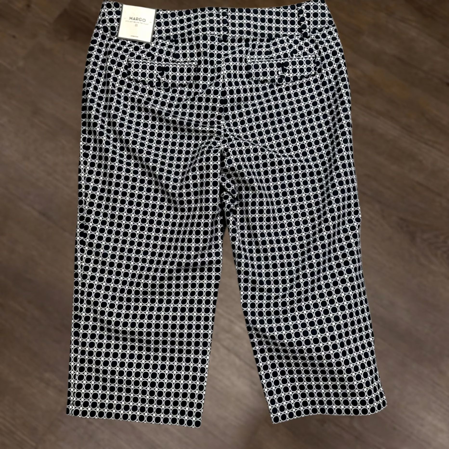 Ann Taylor Ann Taylor Capri Pants Womens 8 Black Polka Dot Stretch Hi-Rise Casual Pockets Womens Size 30" / US 8 / IT 44 - 1 Thumbnail