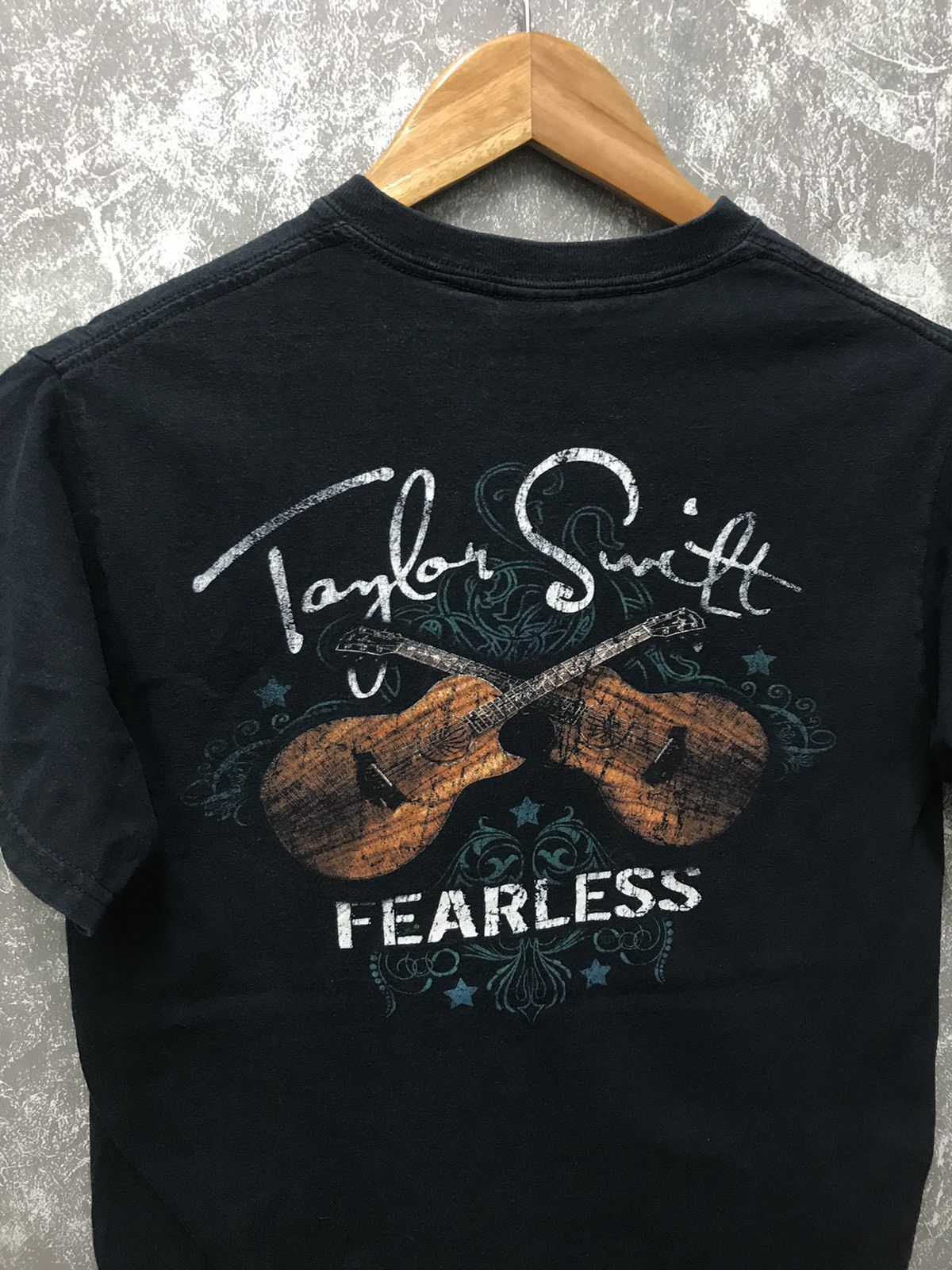 Band Tees × Rap Tees Vintage Taylor Swift Fearless Tour Tee Size US S / EU 44-46 / 1 - 3 Thumbnail