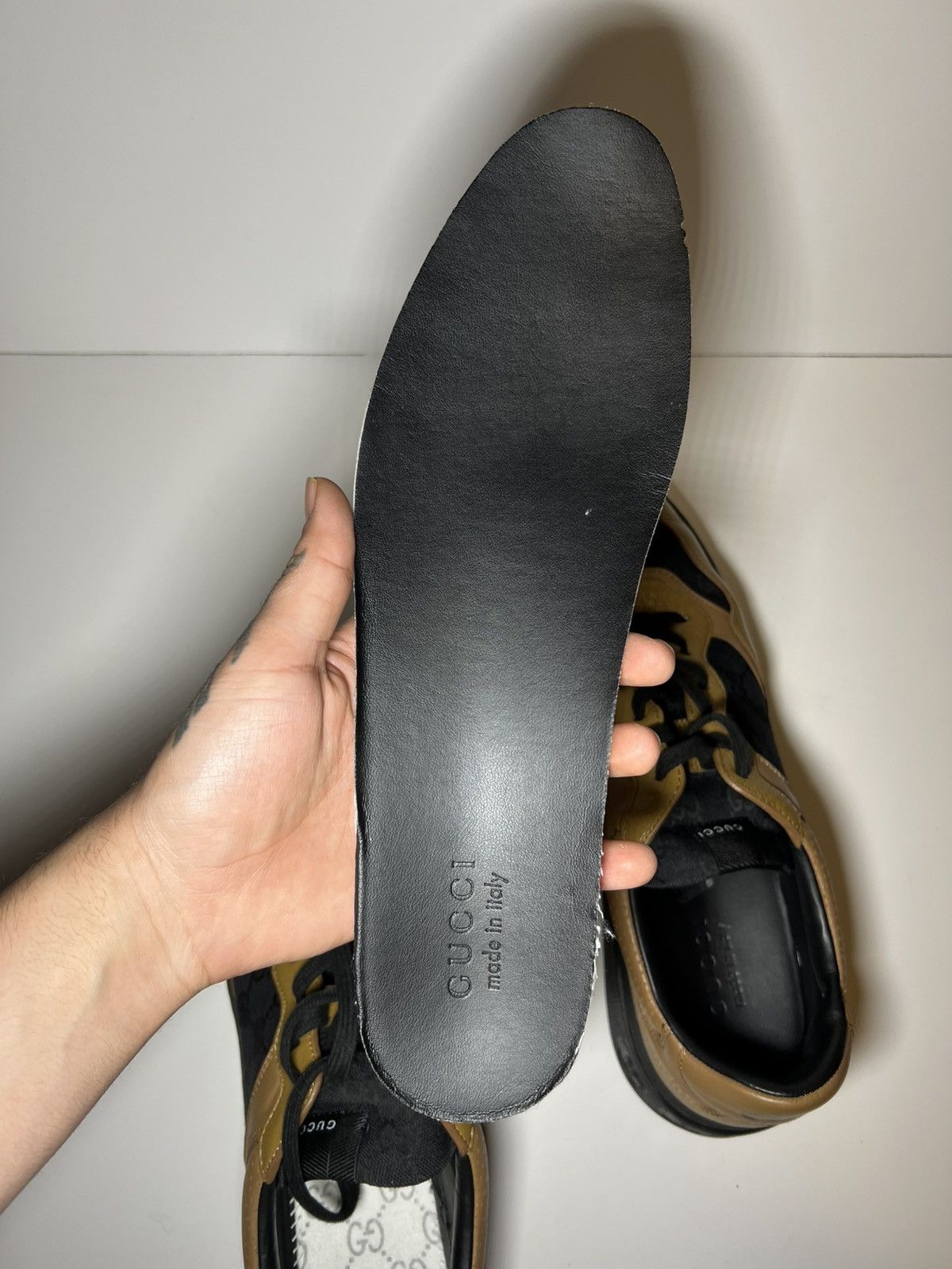 Gucci Gucci GG Supreme Embossed Chunk Low Camel and black leather Size US 13 / EU 46 - 12 Thumbnail