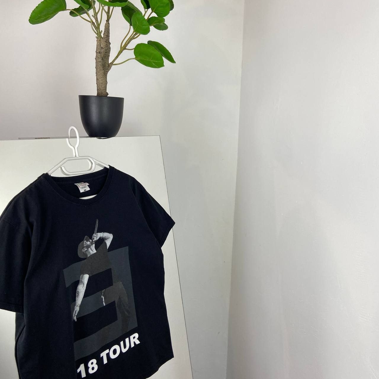 Band Tees Eminem Vintage Tour Tee 2018 Rap T-Shirt Size US L / EU 52-54 / 3 - 1 Thumbnail