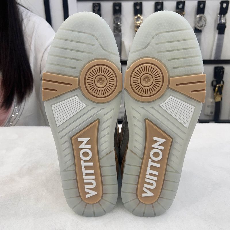Louis Vuitton Louis Vuitton Silver Trainer Sneakers for Men -2508 Size US 9.5 / EU 42-43 - 4 Thumbnail