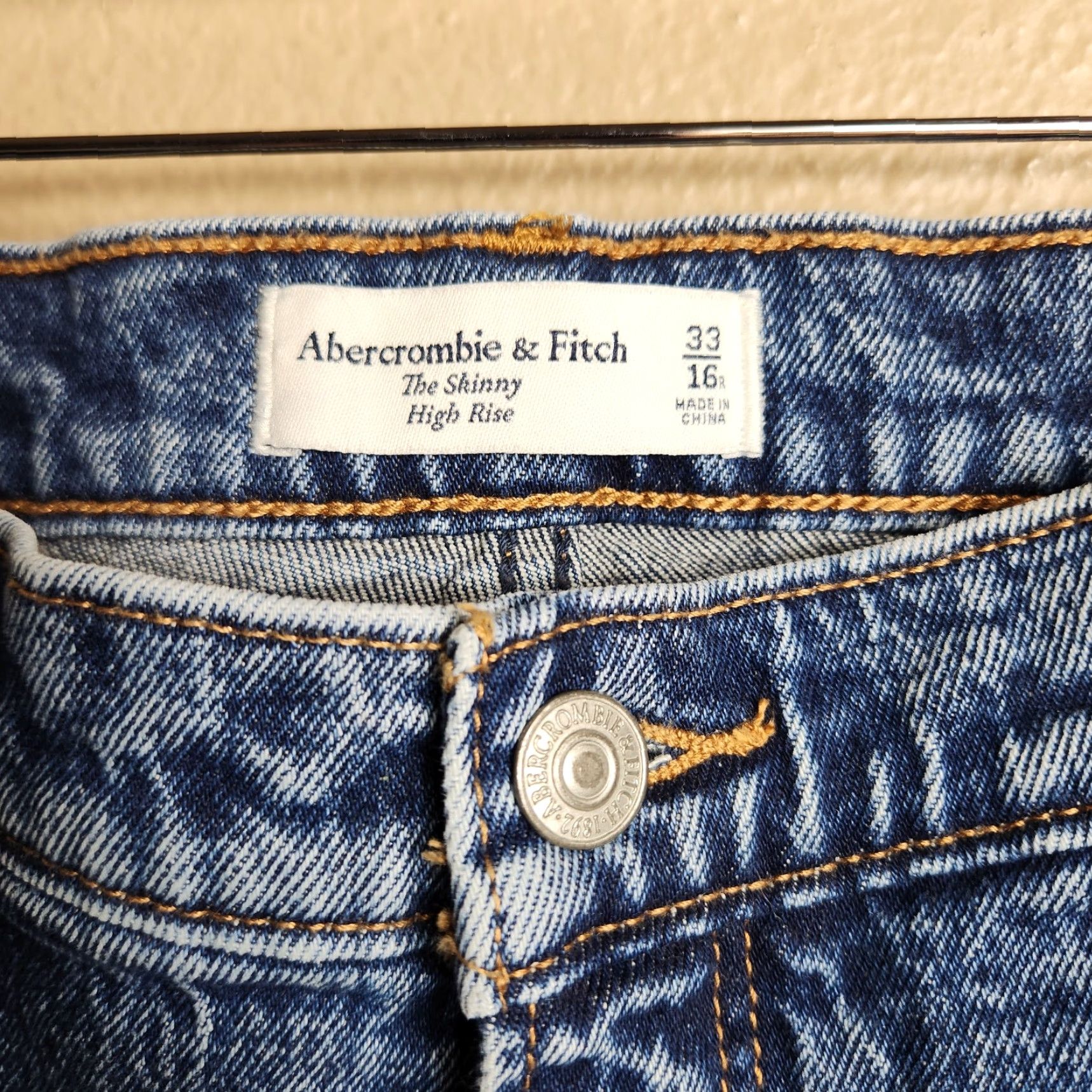 Abercrombie & Fitch Abercrombie & Fitch Womens Skinny High Rise Distressed Jeans 16/33 Jeans Blue 5-Pocket Festival Bohemian Distressed Stretch Mens Girls Womens? Size 38" / US 16 / IT 52 - 6 Thumbnail