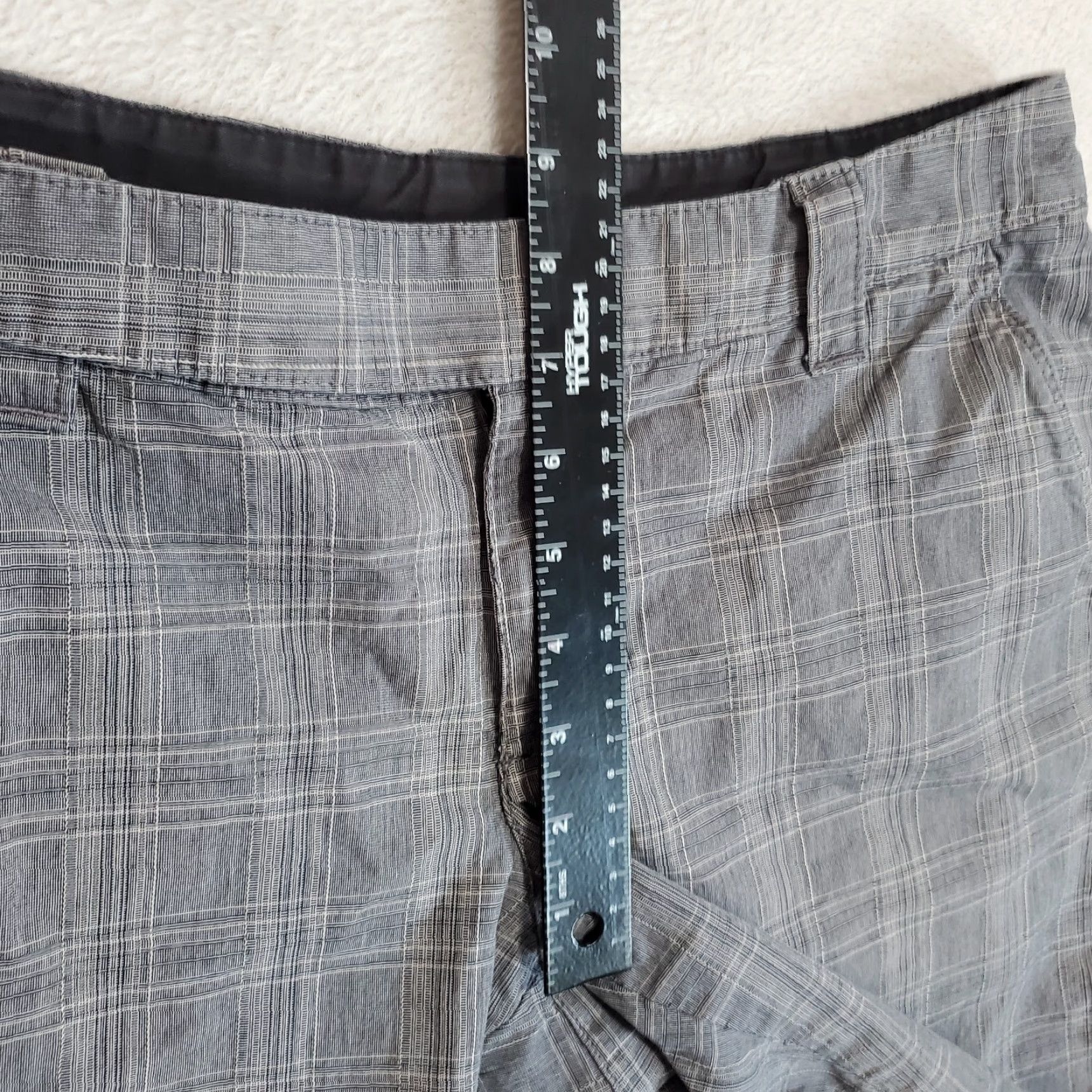 The North Face VINTAGE The North Face Bermuda Shorts Women 8 Gray Plaid 100% Cotton Hiking Camping Size 30" / US 8 / IT 44 - 7 Thumbnail