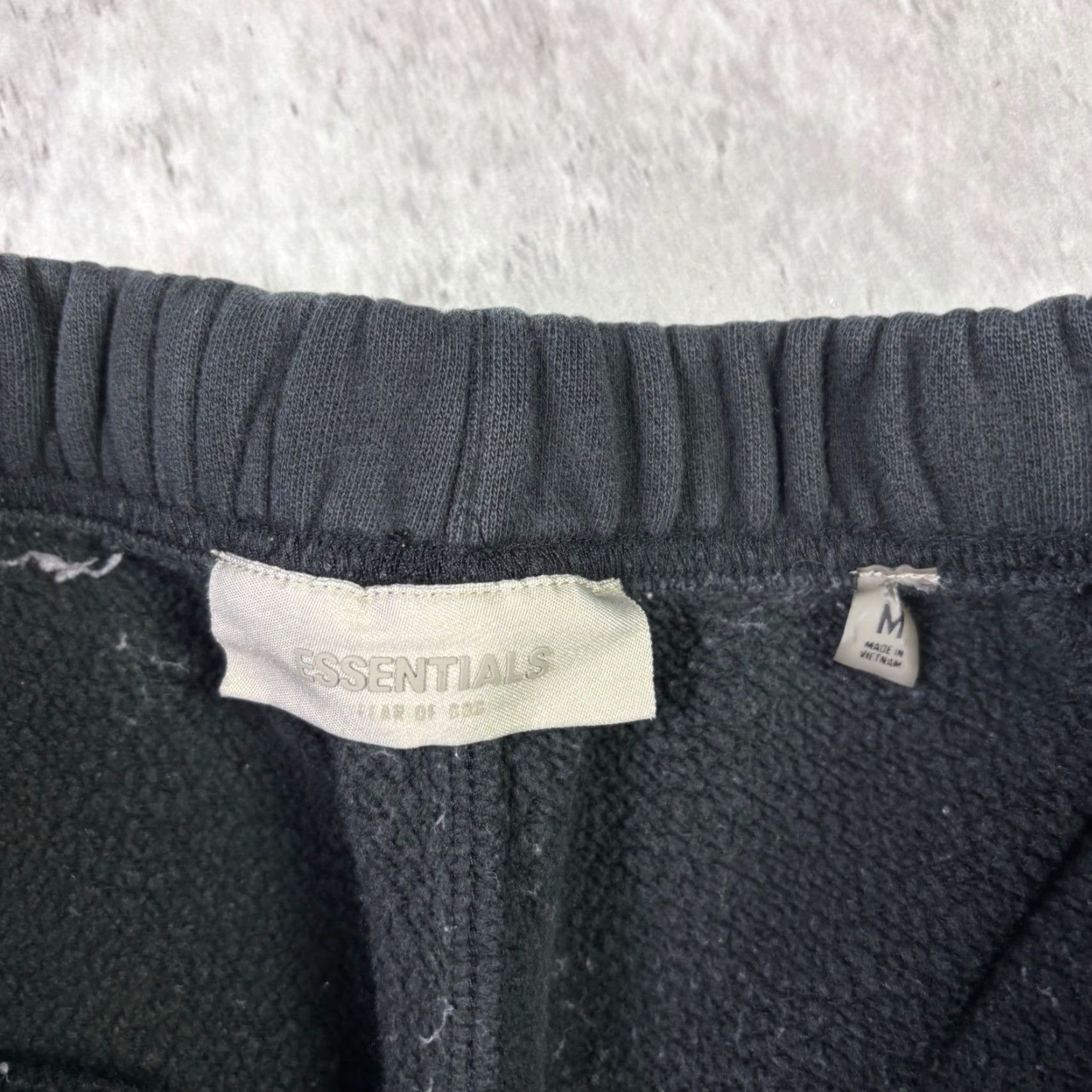 Vintage Fear of God Essentials Sweatpants Mens M Black 90s Distressed Pockets Drawstring Heavyweight Tapered Relaxed Casual Activewear Joggers Size US 31 - 6 Thumbnail