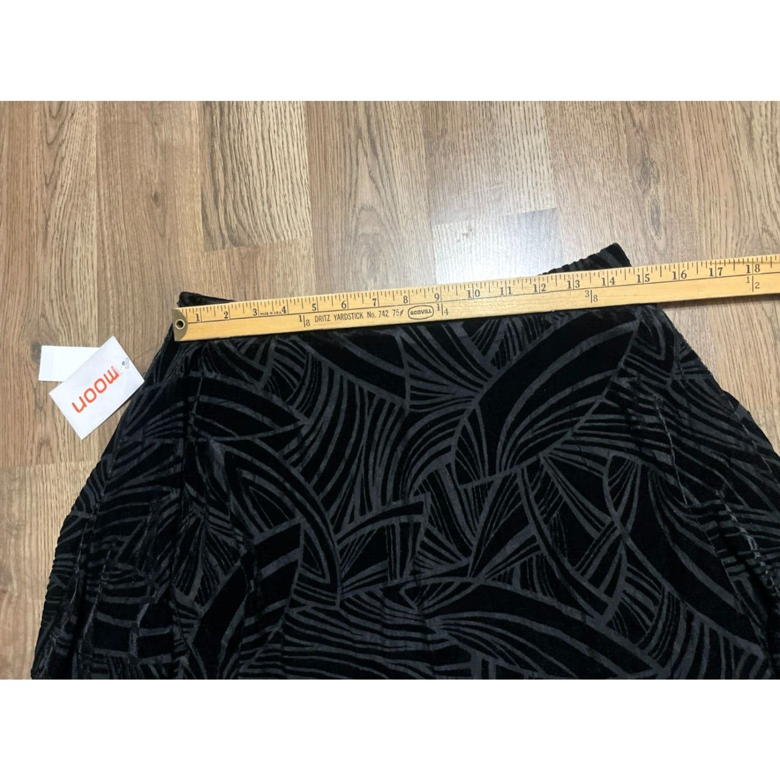 Velvet Moon Skirt Women's Medium Black Mini Velvet Zip on Side Pull On NWT VINTAGE? Size 32" / US 10 / IT 46 - 5 Thumbnail