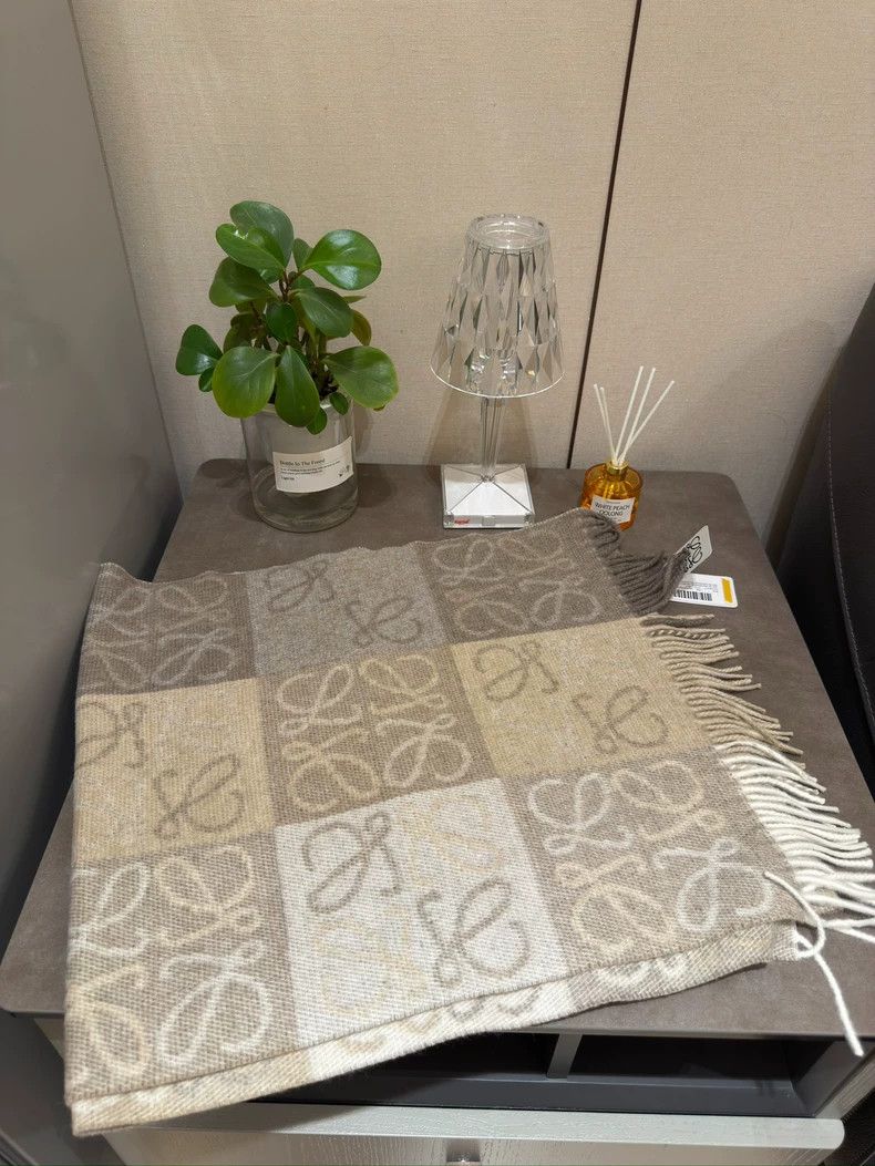 Loewe LOEWE Classic milk tea chessboard old style cashmere scarf Size ONE SIZE - 4 Thumbnail