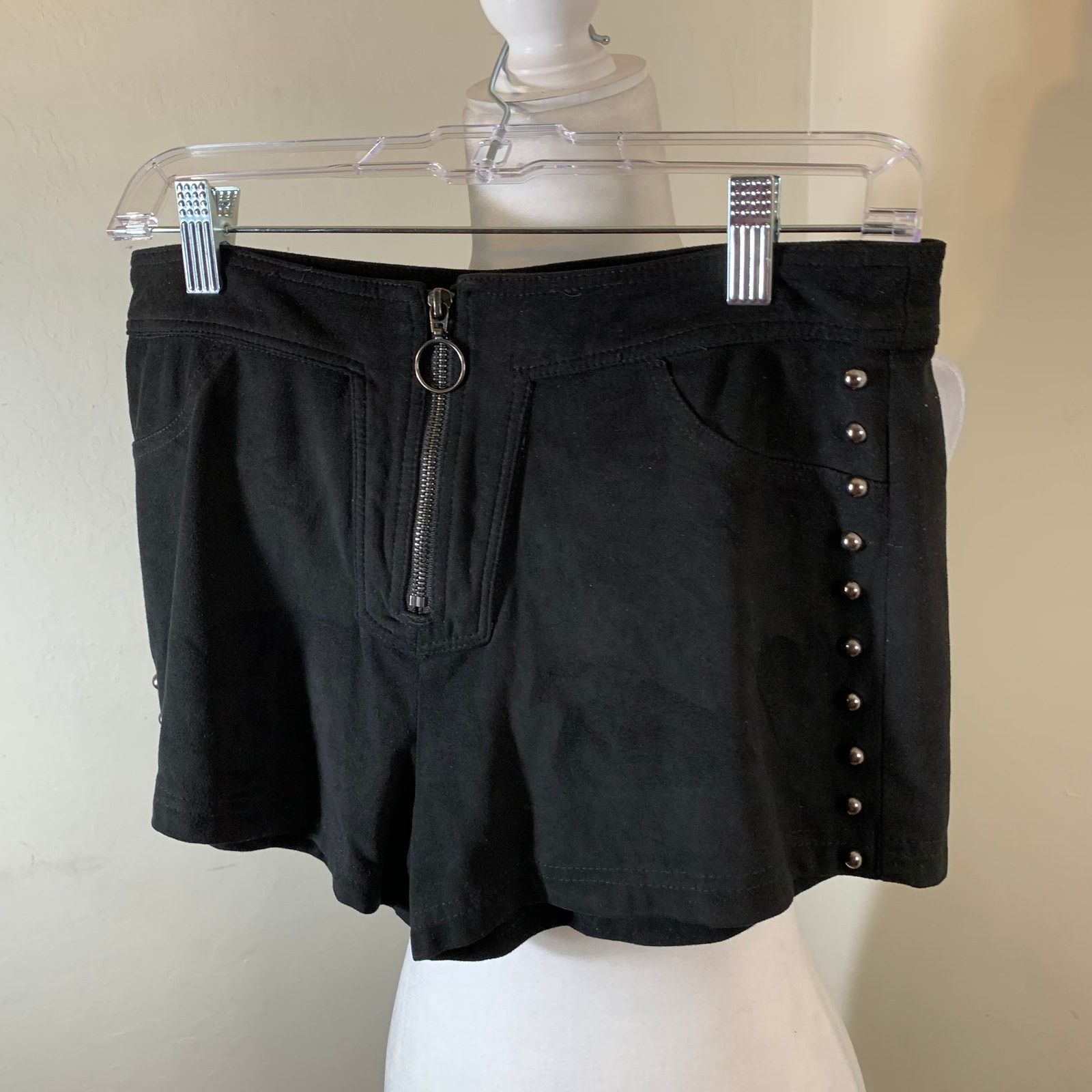 Forever 21 Forever21 Faux leather women’s shorts size 27 Size 27" / US 4 / IT 40 - 5 Thumbnail
