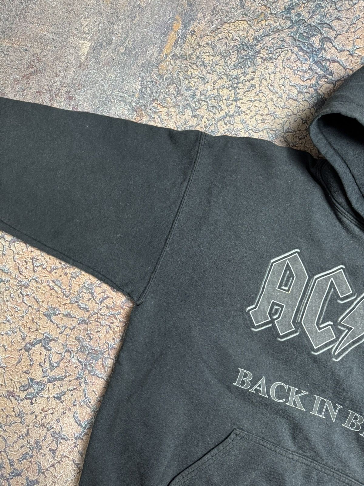 Band Tees × Vintage Vintage 2005 AC/DC back in black tour hoodie Size US L / EU 52-54 / 3 - 9 Thumbnail