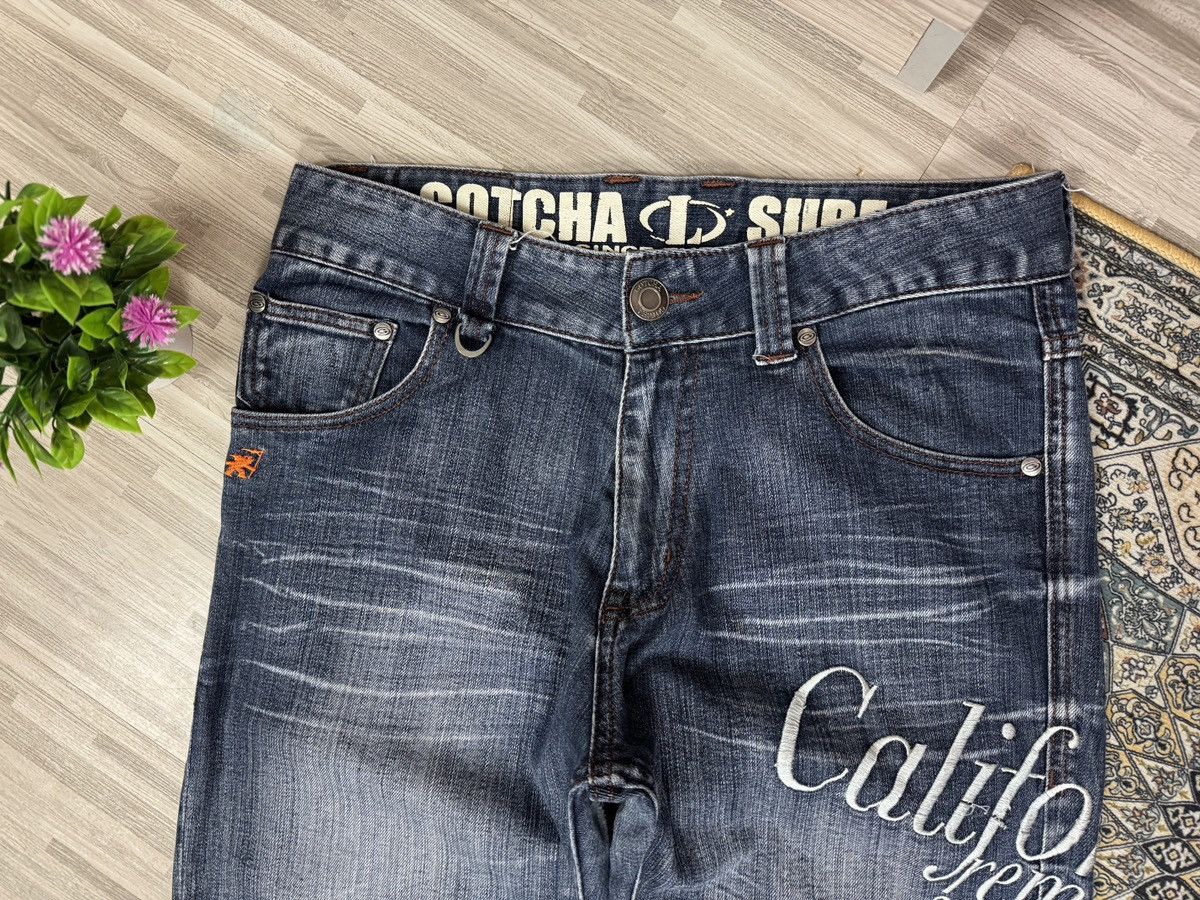 Gotcha × Vintage Vintage Gotcha Biglogo Distressed Denim Jeans Size US 32 / EU 48 - 2 Thumbnail
