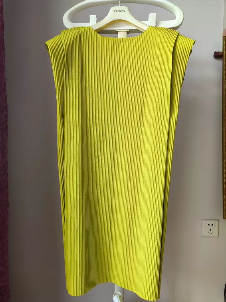 Issey Miyake Issey Miyake size:one size Yellow pleated dress Size XS / US 0-2 / IT 36-38 - 1 Thumbnail