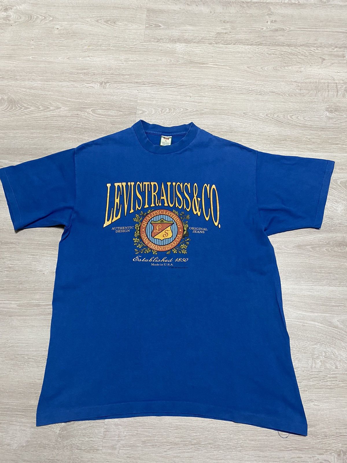 Levi's Vintage Levis Levi Strauss &CO 1992 T-shirt Size US XL / EU 56 / 4 - 1 Thumbnail