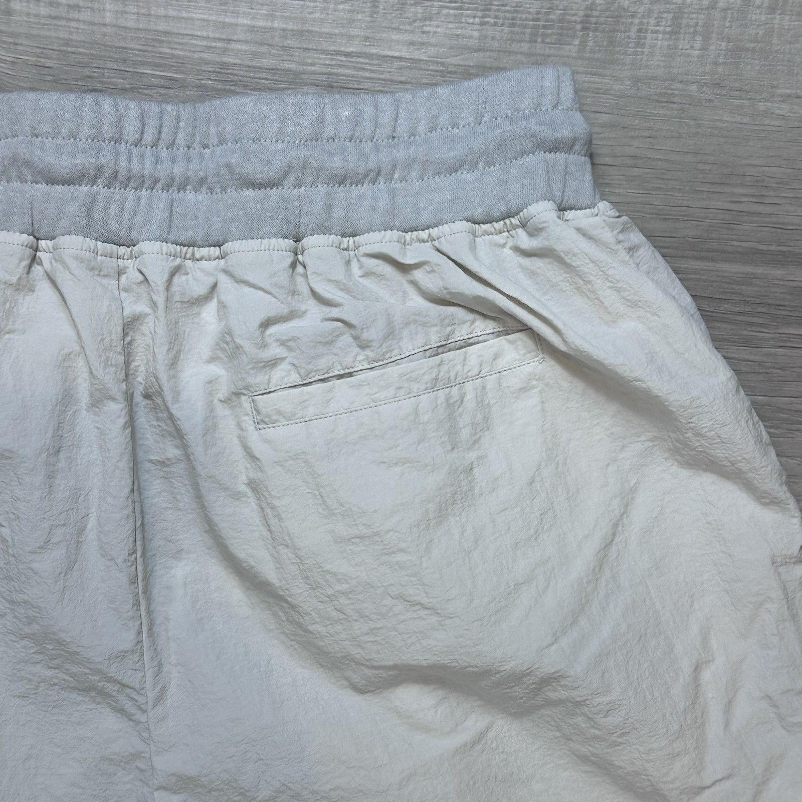 Fabletics Fabletics Womens Jemma Shorts XL Soft Gray Lined Elastic Size 28" / US 6 / IT 42 - 8 Thumbnail