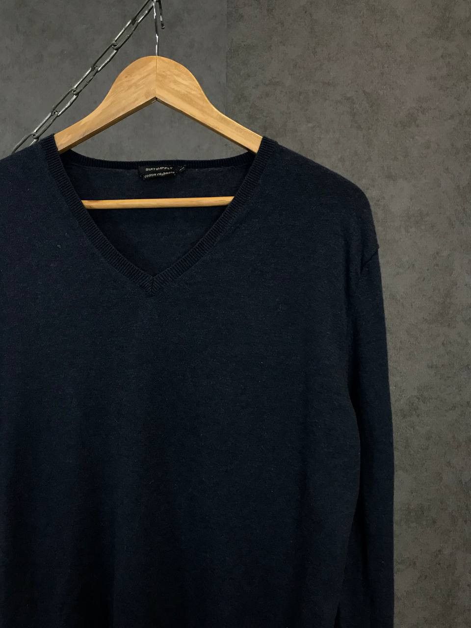 Suitsupply Suitsupply cashmere v neck sweater Size US XL / EU 56 / 4 - 2 Thumbnail