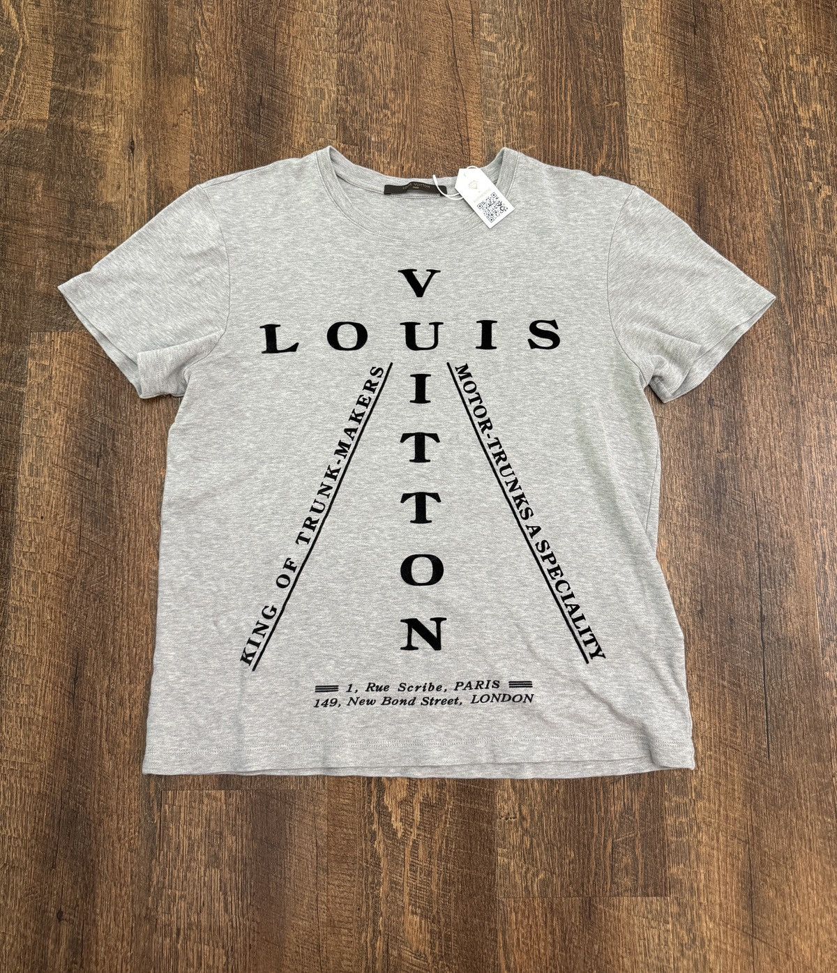 Louis Vuitton Louis Vuitton King of Trunk Makers Tee Shirt Size US S / EU 44-46 / 1 - 1 Thumbnail