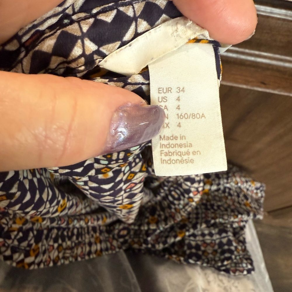 H&M H&M size for sleeveless button-down blouse Size S / US 4 / IT 40 - 8 Thumbnail