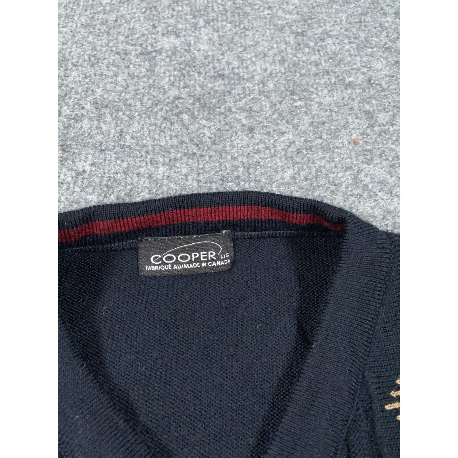 Vintage VINTAGE Cooper Diamond Argyle V-Neck Sweater Adult Large Black Wool Blend Pullover Mens L Retro 90s (Canada) Size US L / EU 52-54 / 3 - 7 Thumbnail