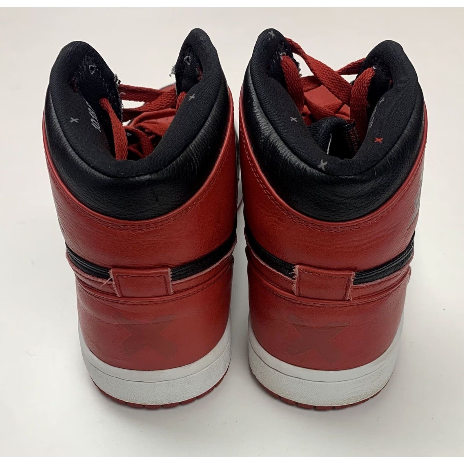 Nike Nike Air Jordan 1 Banned X Bred 1 2011 Size 10.5 Black/Red Sneaker Mens Affordable Condition Great Release Year 2011 Vintage No Size US 11 / EU 44 - 6 Thumbnail
