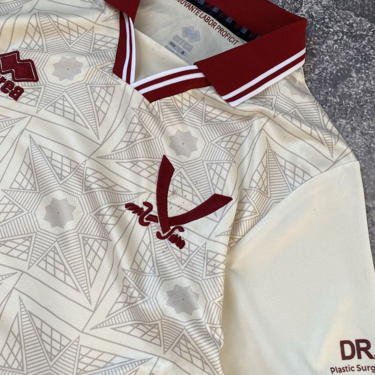 Errea Mens Errea Sheffield United 2024/2025 home soccer jersey Size US S / EU 44-46 / 1 - 3 Thumbnail