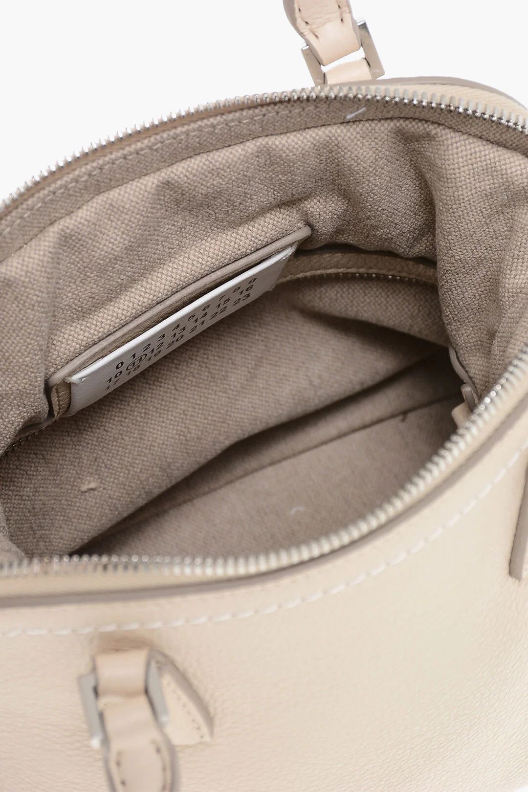 Maison Margiela og1mm0326 Size: 43-46 / Hammered Leather Bag in Beige Size ONE SIZE - 5 Thumbnail