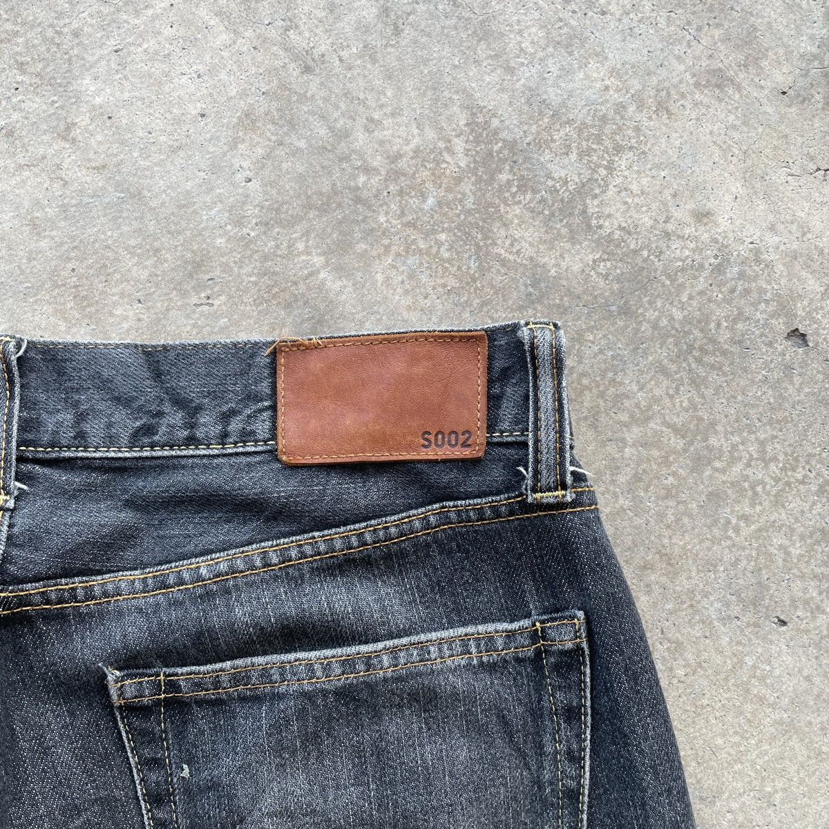 Japanese Brand Vintage Japanese UJ 002 Black Faded Denim Jeans Pants W34 Size US 34 / EU 50 - 8 Thumbnail