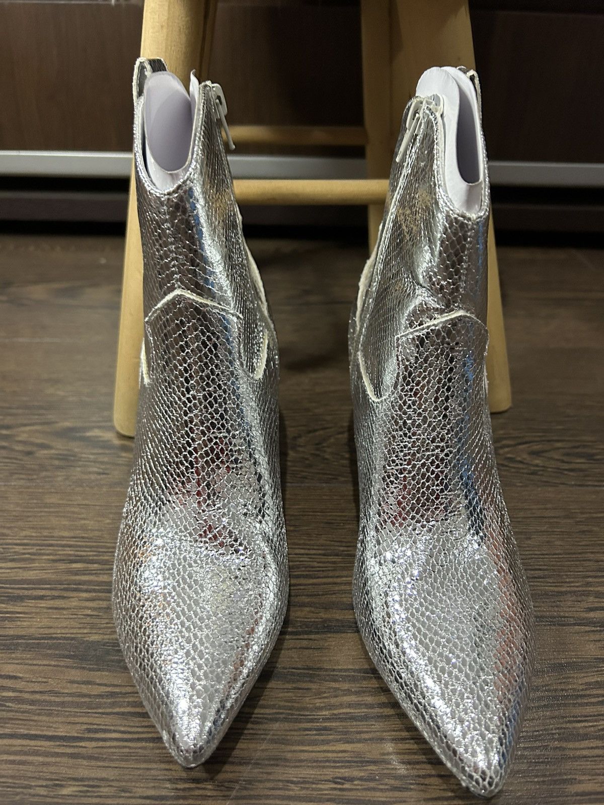 Guess GUESS Ankle Boots (Silver Snake Print), size 39 Size US 9 / IT 39 - 6 Thumbnail