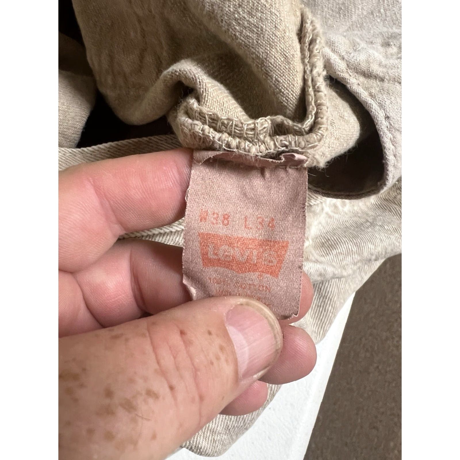 Levi's VINTAGE Levi’s 501 Jeans Denim 36 Regular USA Mens Size 36x34 Button Closure Cotton Straight Gold Inseam 34 Model Levi's 501 Size US 36 / EU 52 - 7 Thumbnail