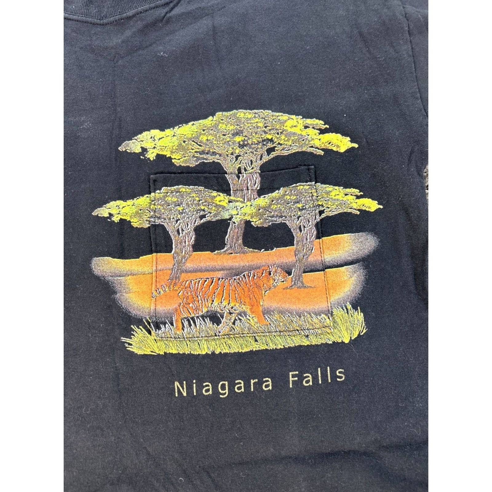 Gloverall VINTAGE Niagara Falls T Shirt Mens S Black 90s Tiger All Over Print Crew Neck Shirt Mens Small 90s Tigers Size US S / EU 44-46 / 1 - 6 Thumbnail