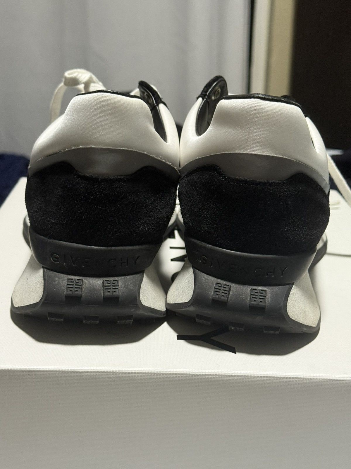 Givenchy Givenchy Black and White Runner Low Size US 9 / EU 42 - 4 Thumbnail