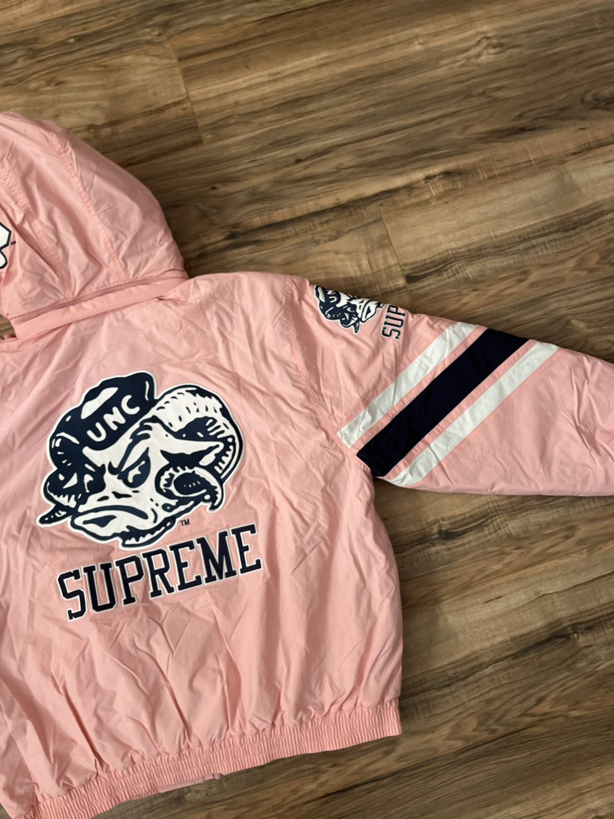 Mitchell & Ness × NCAA × Supreme Supreme Mitchell & Ness NCAA Hooded Stadium Jacket Size US L / EU 52-54 / 3 - 12 Thumbnail