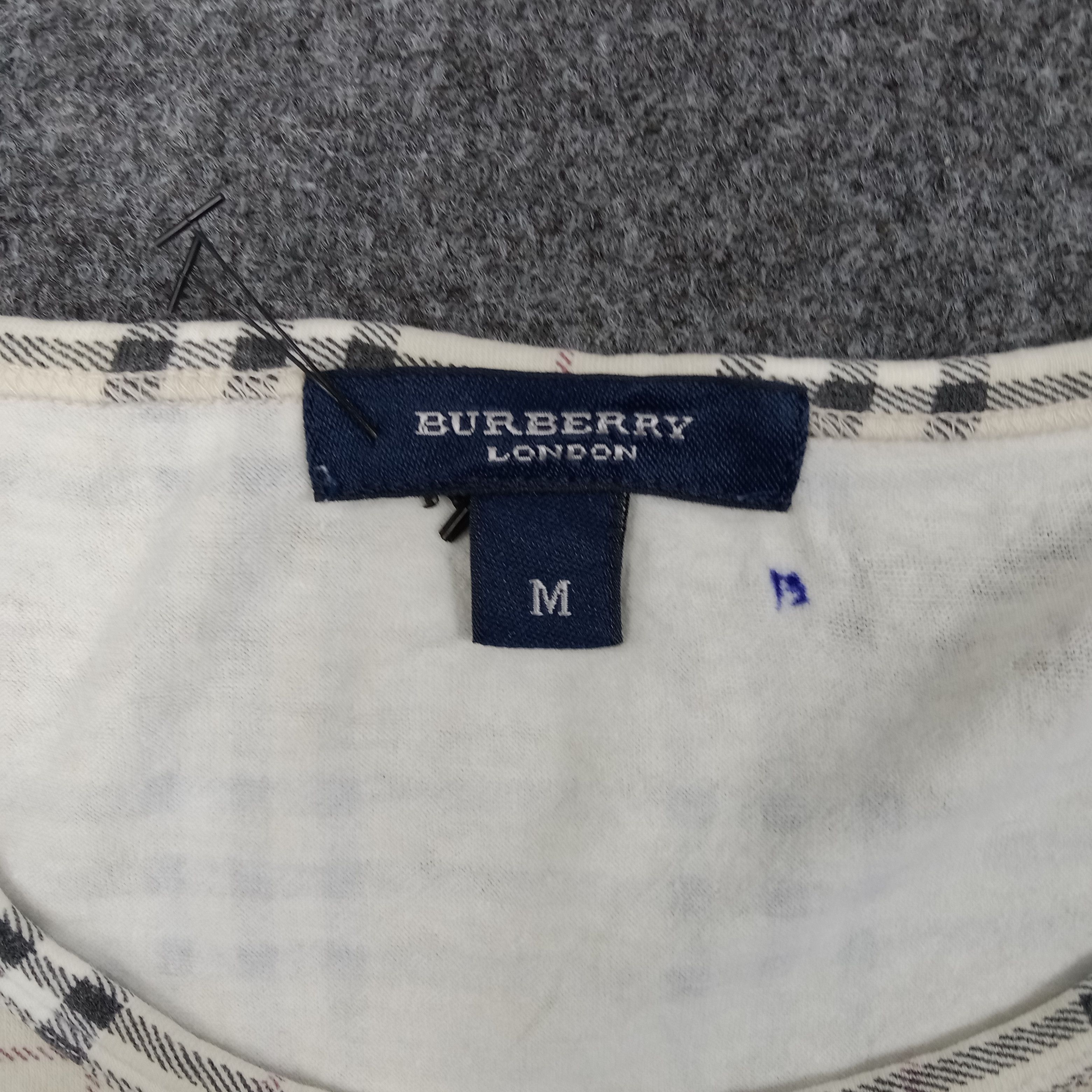 Burberry × Vintage Burberry London Nova Check Crop Tshirt Size S / US 4 / IT 40 - 3 Thumbnail