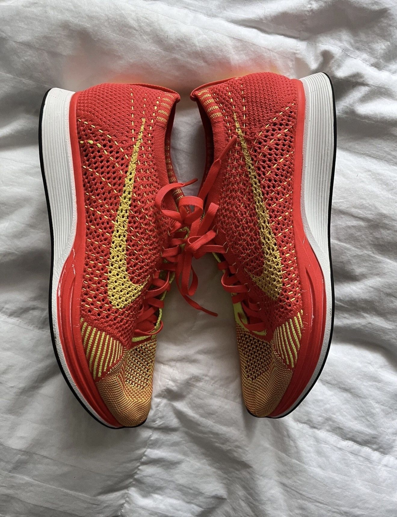 Nike Flyknit Racer Bright Crimson Size US 10.5 / EU 43-44 - 1 Thumbnail