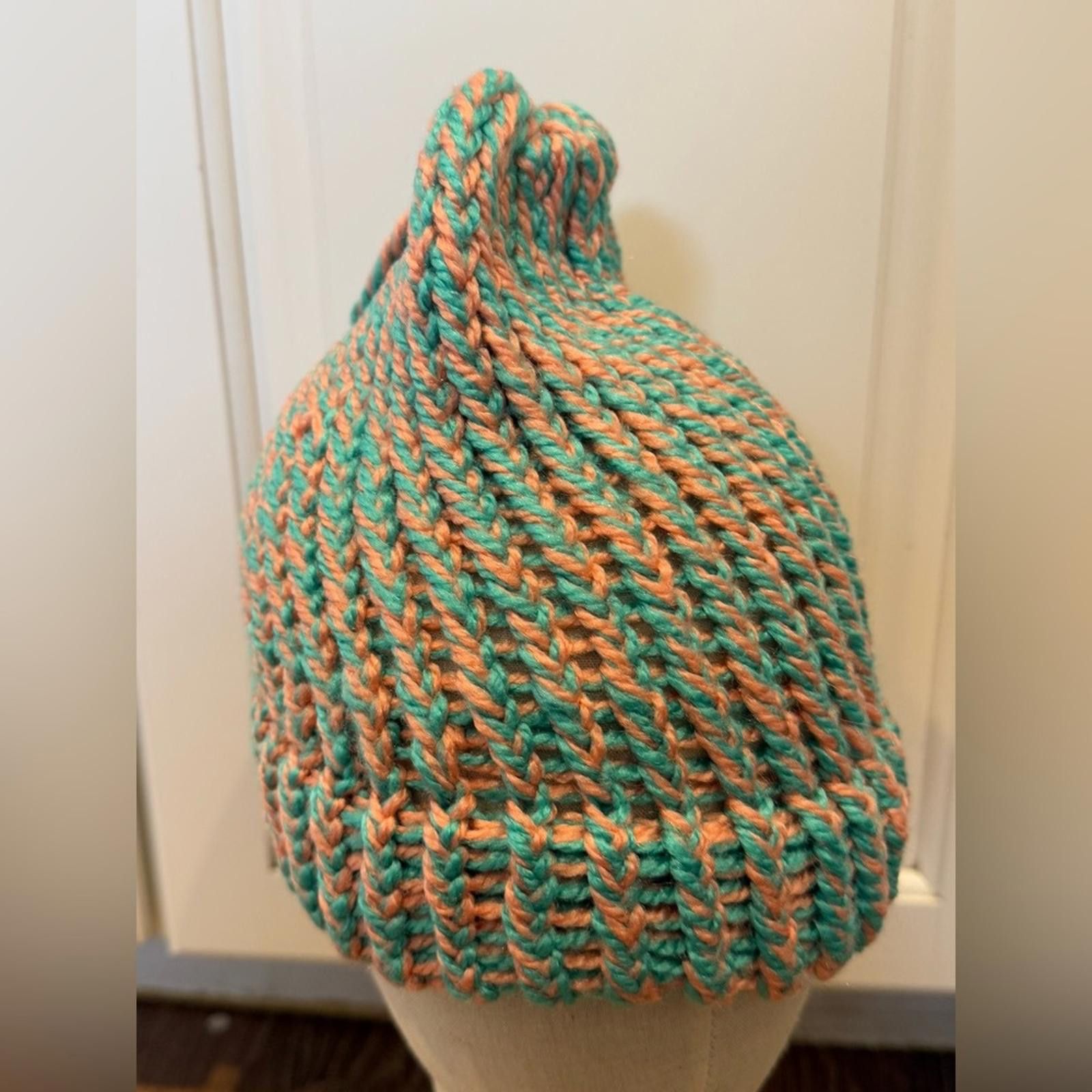 Other Beanie hat in a teal and pink braided knit pattern Size ONE SIZE - 1 Thumbnail