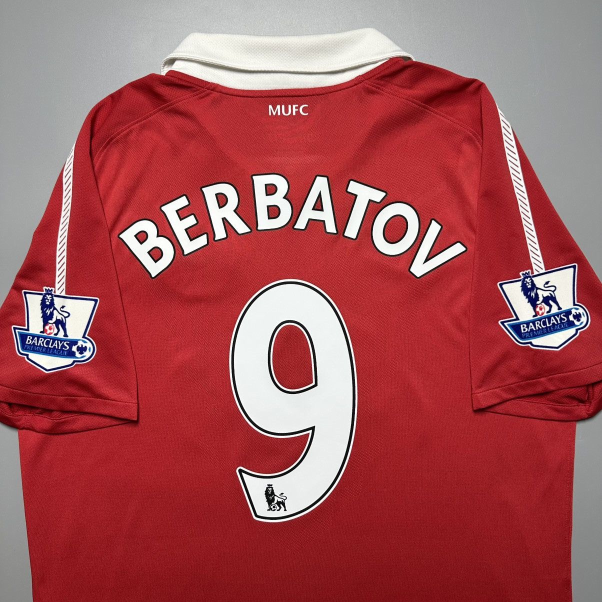 Nike MAN UNITED NIKE 2010/2011 FOOTBALL HOME JERSEY #9 BERBATOV Size US L / EU 52-54 / 3 - 9 Thumbnail