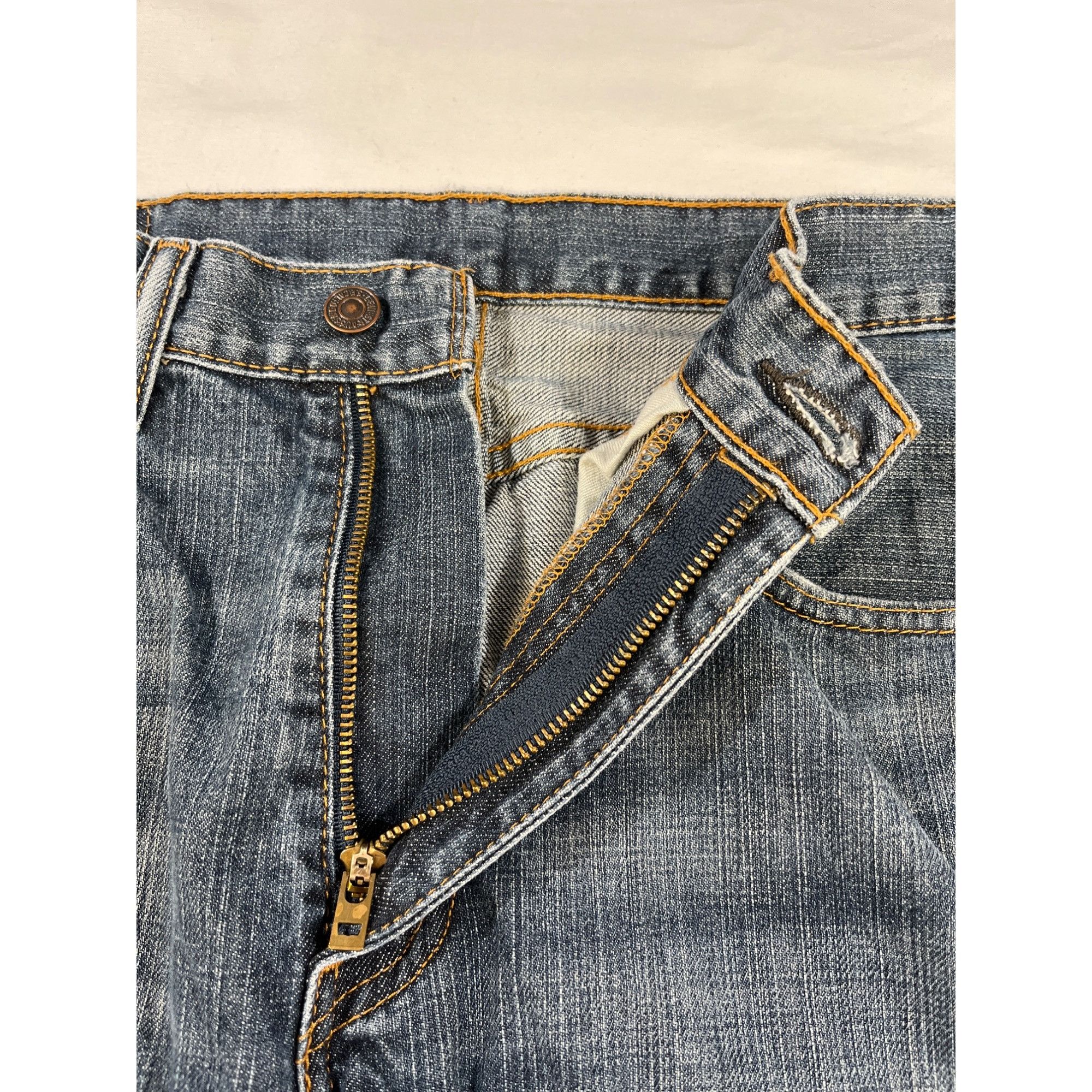 Levi's Levi's 505 Men's Blue Jeans/Straight Leg 34x30 SKU 5924 Size US 34 / EU 50 - 3 Thumbnail